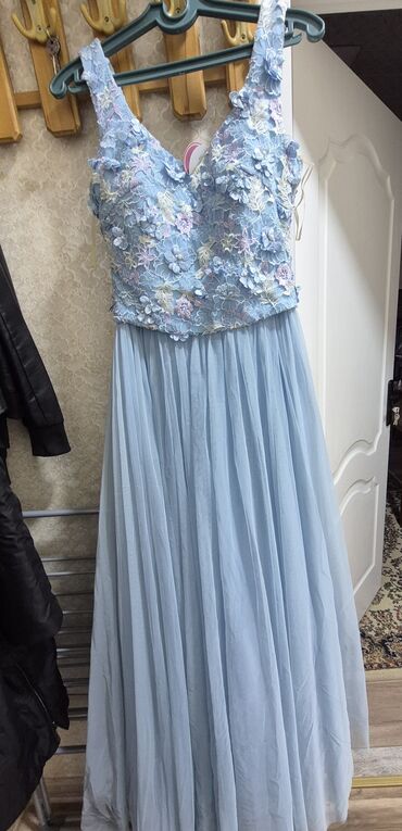 Ziyafət donları: Geyim dəsti – 3 müxtəlif uzun ziyafət/libas 1) Tünd göy maksi don - — 6