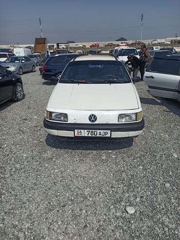 folksvagen passat: Volkswagen Passat: 1990 г., 1.8 л, Механика, Газ, Универсал