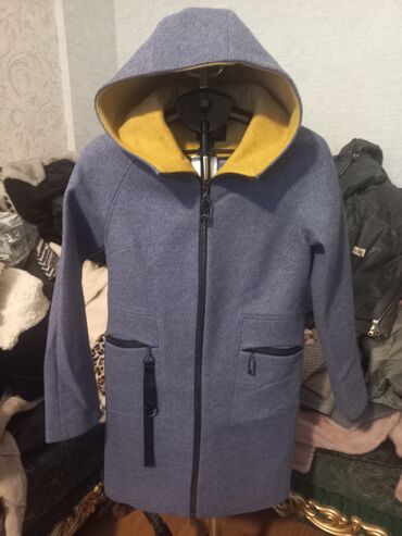 детские спортивные костюмы с капюшоном: Qadın üçün kapüşonlu palto - Rəng: xarici hissə boz-mavi, kapüşonun lalafo.az -da детские спортивные костюмы с капюшоном: Qadın üçün kapüşonlu palto - Rəng: xarici hissə boz-mavi, kapüşonun