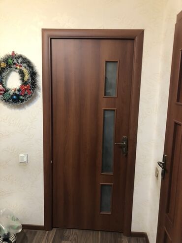 Обои: Taxta daxili qapı – dekorativ şüşə panellərlə - Material: oduncaq
