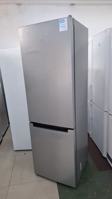 Indesit iki kameralı soyuducu - Korpus: paslanmayan polad rəngli