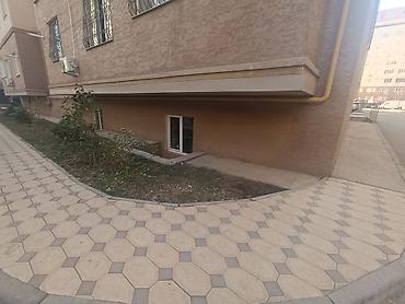 Продажа другой коммерческой недвижимости: Продаю цокольное коммерческое 85 кв помещение, высота потолков 5 — 6