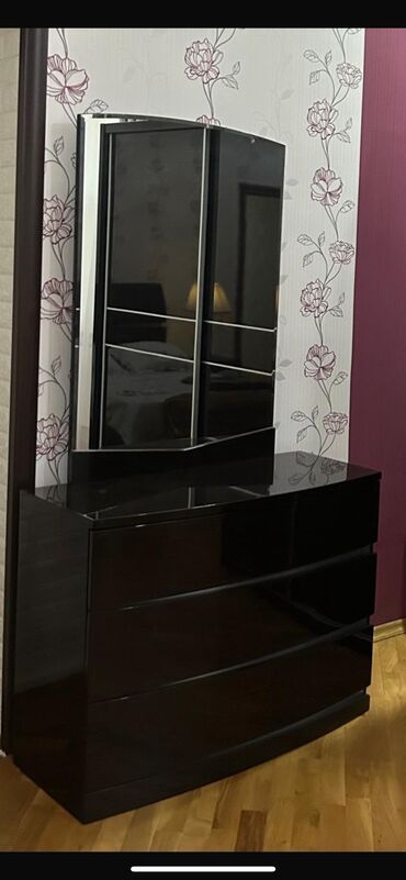 Yataq otağı dəstləri: İkinəfərlik çarpayı, 2 tumba, Komod, Termo, İtaliya, İşlənmiş -da lalafo.az — 8 Yataq otağı dəstləri: İkinəfərlik çarpayı, 2 tumba, Komod, Termo, İtaliya, İşlənmiş — 8