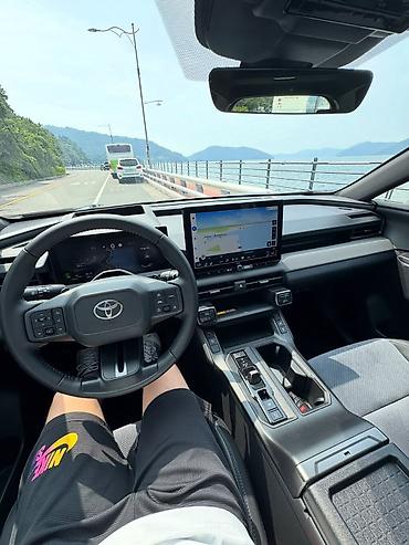 evo poliki: Toyota RAV4: 2026 г., 2.5 л, Гибрид, Внедорожник — 9
