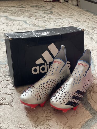 Кроссовки и спортивная обувь: Продаю футбольные бутсы adidas predator Размер 36 Покупали за 4500