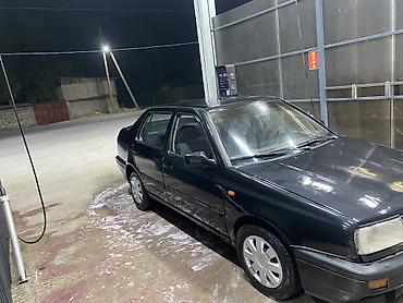 camry 80: Volkswagen Vento: 1993 г., 1.8 л, Механика, Бензин, Седан — 5