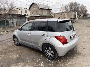 Toyota: Toyota ist: 2003 г., 1.3 л, Автомат, Бензин, Хэтчбэк