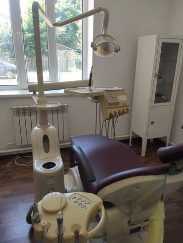 стоматологическое кресло купить: Продаю стоматологическое кресло с реальным клиентом торг есть