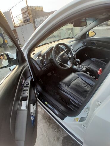 Chevrolet: Chevrolet Cruze: 1.8 l | 2013 il 214791 km Sedan — 10