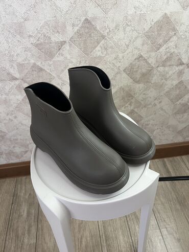 обувь жорданы: Резиновые сапоги 40, цвет - Коричневый