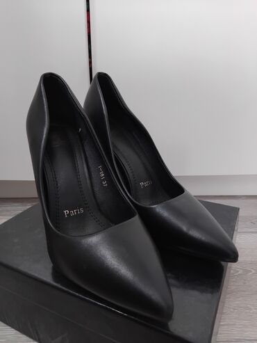 женскую обувь туфли: Туфли 37, цвет - Черный