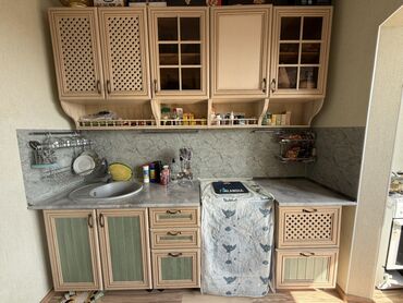 тумба кухонная напольная со столешницей купить: Кухонный гарнитур с фасадами в светлых тонах. Верхние шкафы с
