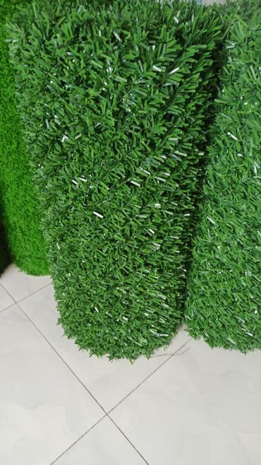 Laminat: Yaşıl rəngdə, səliqəli şəkildə bükülmüş, uzun müddətli istifadə üçün