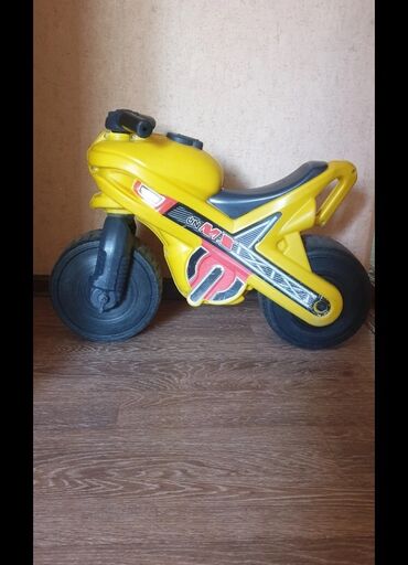 детский мотоцикл: Продаётся мотоцикл для детей от 2-5 лет очень удобный