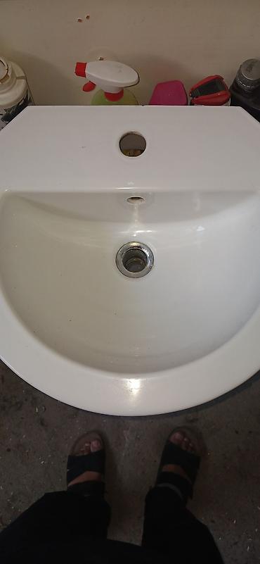 kapron borular: Ağ rəngli ayaqlı lavabo (piyedestal tip) - Material — 2