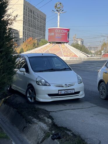 Honda: Honda Fit: 2003 г., 1.5 л, Вариатор, Бензин, Хэтчбэк