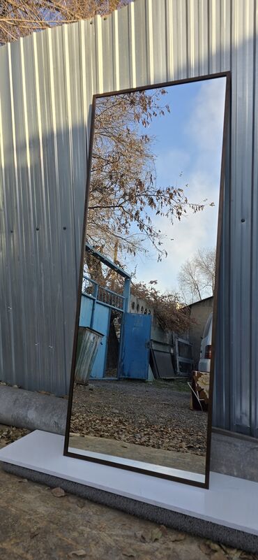 Зеркала: В наличии! Зеркало с тёмно-коричневой рамой, рамка ПВХ. Ширина рамки — 1