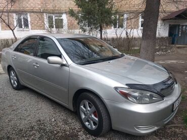 тойота камри сороковка: Автомобиль Toyota Camry, представленный в классическом серебристом