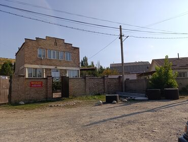 продается дом г бишкек: Дом, 162 м², 5 комнат, Риэлтор, Старый ремонт