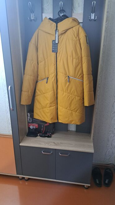 куртки осенний: Крутка жёлтого цвета, 52 размер, осення весення, не раз не ношеная с