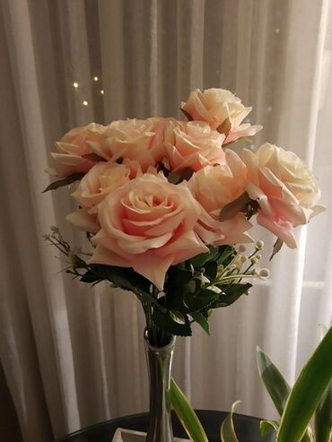 olka pamuk bukle: Prelep buket veštačkih ruža

Grčka proizvodnja