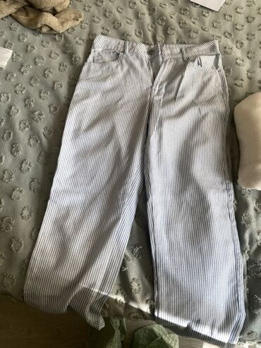 Dəstlər, kostyumlar: ZARA qadın şalvarı - Model: zolaqlı denim şalvar - Rəng: ağ fon