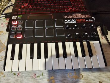 Printerlər: Akai mpk mini Midi controller ebaydan alınıb 150 aznə istifadə