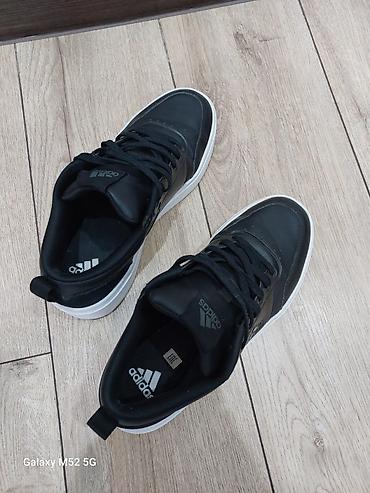 кайра 35: Кроссовки Adidas, ОРИГИНАЛ, р 40. В отличном состоянии. Коробка — 7