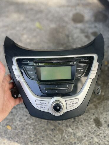 Monitorlar: Bu avtomobil radiosu MP3 və CD/AUX dəstəyinə malikdir. Bluetooth
