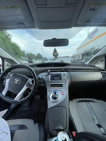 за неделю: Toyota Prius: 2015 г., 1.8 л, Автомат, Гибрид, Хэтчбэк — 4