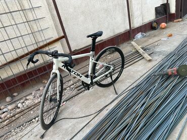 срочно продаю в связи с переездом: Шоссейный велосипед, Рама XL (180 - 195 см), Новый