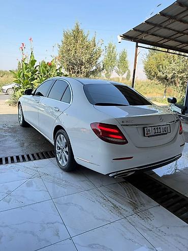 small car: Mercedes-Benz E-Class: 2020 г., Седан — 4