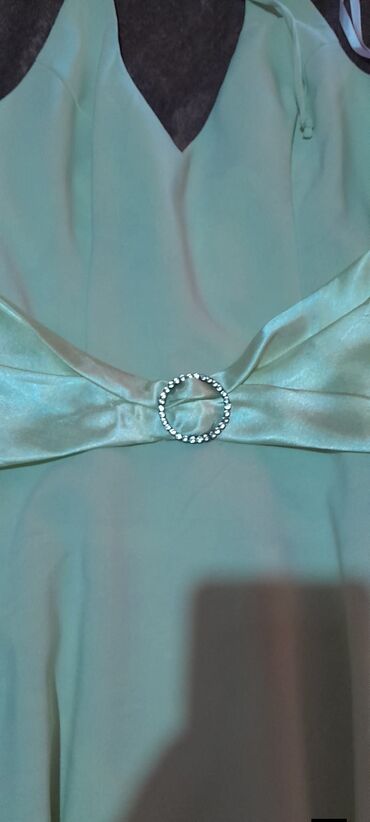 Haljine: Haljina u nežno mentol zelenoj boji, idealna za svečane prilike. - — 7