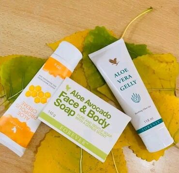 Set za negu kože brenda Forever Living Products. Sadrži Aloe Propolis