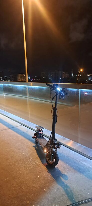 правила дорожного движения: Б/у Электросамокат 11", > 1000 Вт, > 45 км/ч, Самовывоз
