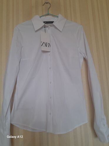 белая классическая рубашка: Рубашка, Классическая модель, Приталенная модель