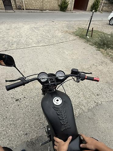 Moped/mototsikl – şəhər üçün yığcam və praktik - Rəng: tam qara (mat