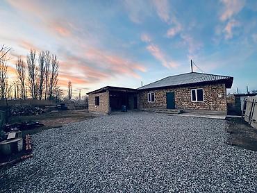 Продажа коттеджей и домов: Очень срочно продается одноэтажный закошенный кирпичный дом с at lalafo.kg — 1 Продажа коттеджей и домов: Очень срочно продается одноэтажный закошенный кирпичный дом с — 1