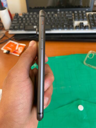 Apple iPhone: IPhone 8, 64 GB, Qara, Barmaq izi — 7