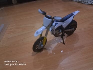 Oyuncaqlar: Ucu bir yerde 100 manat tek tek satilir — 5