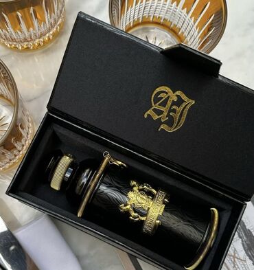 Ətriyyat: Alexandr J black musk 100ml qutusu salafani herweyi uzerindedir