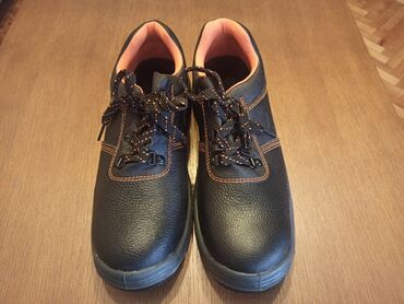 new balance: Safety work shoes, size - 42