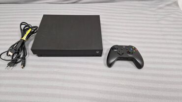 Xbox One: Xbox One X 1TB - Odlican Microsoft XBox One X 1TB odlicno ocuvan