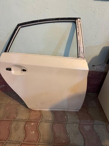 запчасти на субару легаси б4: Prius 30 govde saq arxa qapi. Yungul eziyi var. Rengi aqq mirvari