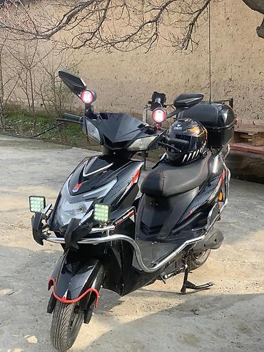 Скутеры: Скутер Skillmax, черный, с богатым комплектом освещения и туристским — 1