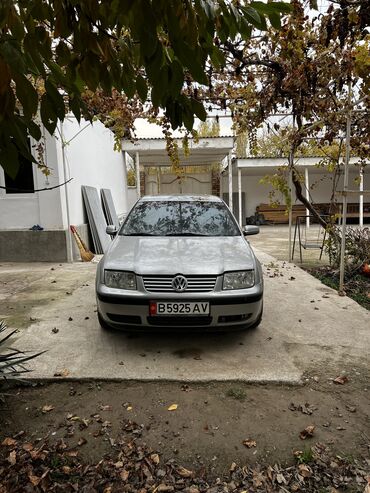 Volkswagen: Volkswagen Bora: 2003 г., 1.6 л, Автомат, Бензин, Седан