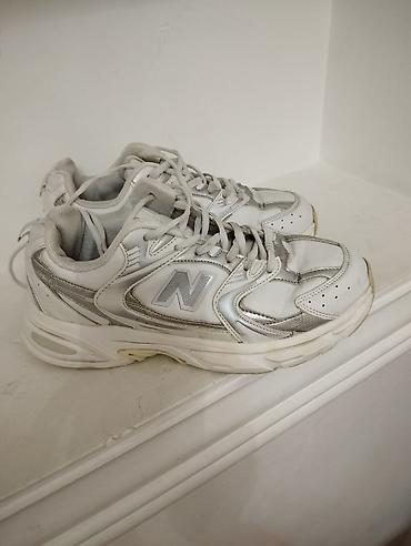 Krossovka ve ketlər: Ölçü: 38, rəng - Ağ, İşlənmiş — 10