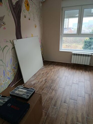 Ostali kancelarijski nameštaj: -Pult se izradjuje se od Univera debljine 18mm u beloj boji — 5