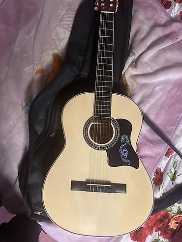 klassik gitara: Klassik akustik gitara - Korpus: təbii açıq rəngli üst taxta, qara — 1
