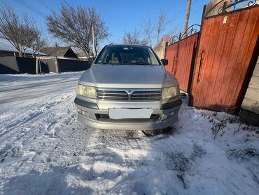Mitsubishi: Mitsubishi Space Wagon: 2002 г., 2.4 л, Механика, Бензин, Минивэн